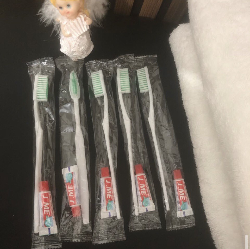 Зубной набор в прозрачной упаковке